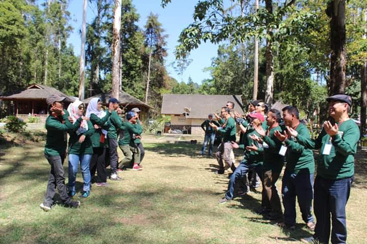 Latihan bersama Resimen Mahasiswa Nasional dalam bidang Navigasi dan Orientasi medan. Latihan bersama Resimen Mahasiswa Nasional dalam bidang Navigasi dan Orientasi medan.